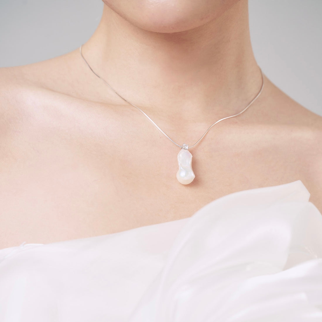 Eau Necklace