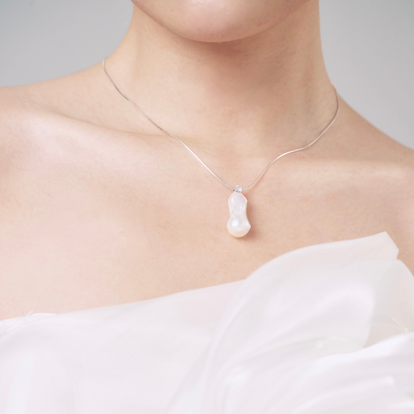 Eau Necklace